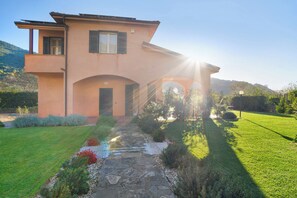 Property grounds - Apartment 'Ca' Du Barba' with Private Terrace, Private Garden and Wi-Fi (Taggia)