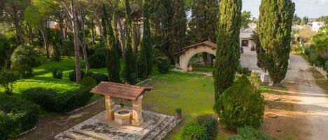 المنطقة المحيطة بالمنشأة