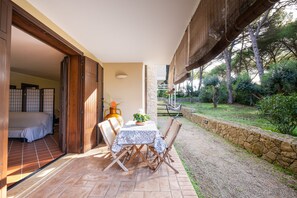 Outdoor dining - Apartment 'Casa Cenate Due' with Private Terrace, Wi-Fi and Air Conditioning (nardò)