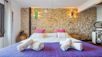 2 slaapkamers, een strijkplank/strijkijzer, gratis wifi, beddengoed