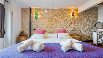 2 slaapkamers, een strijkplank/strijkijzer, gratis wifi, beddengoed