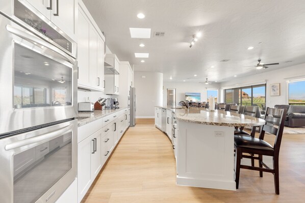 Fridge, microwave, oven, stovetop - Desert Sunsets & Starry Skies at The Penthouse (Hurricane)