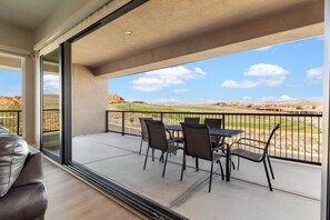 Outdoor dining - Desert Sunsets & Starry Skies at The Penthouse (Hurricane)