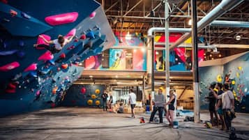 Innendørs klatrevegg