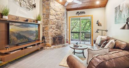 Rushing MOUNTAIN STREAM-w/balcony-Remodeled condo with the feel of a real cabin