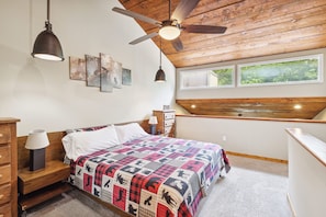 2 soverom, safe på rommet, strykejern/-brett og reiseseng for barn