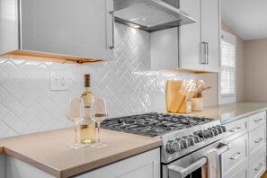 Dining tables - The ARLO - Walk to Brewery and Restaurants (Milford)