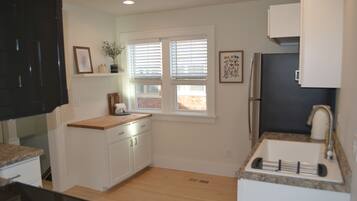 電子レンジ、オーブン、コンロ、コーヒー / ティーメーカー