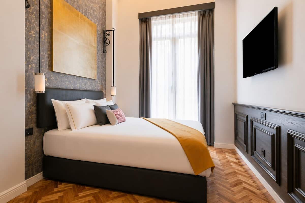Superior Room, 1 Queen Bed, City View