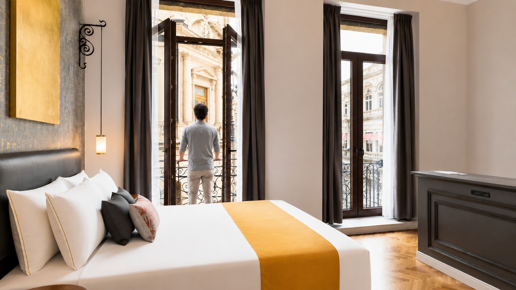 Presidential Room, 1 King Bed, Bathtub, City View | Minibar, in-room safe, individually decorated, desk