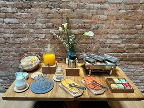 Daily cooked-to-order breakfast for a fee