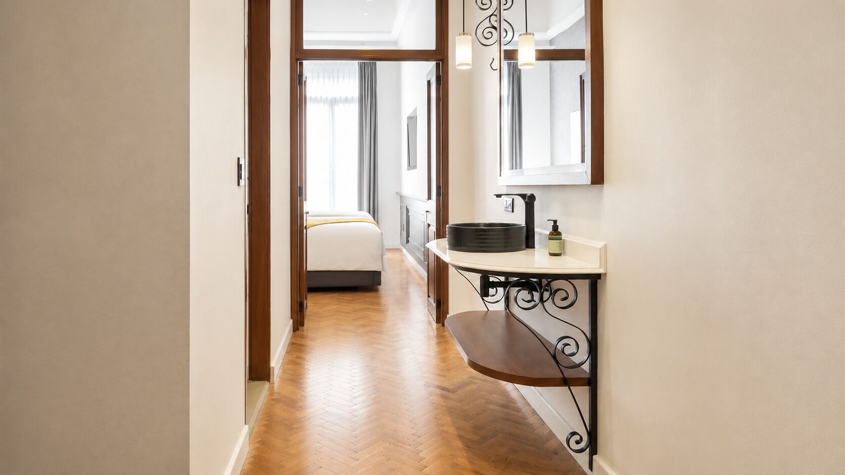 Junior Room, 1 King Bed, Balcony, City View