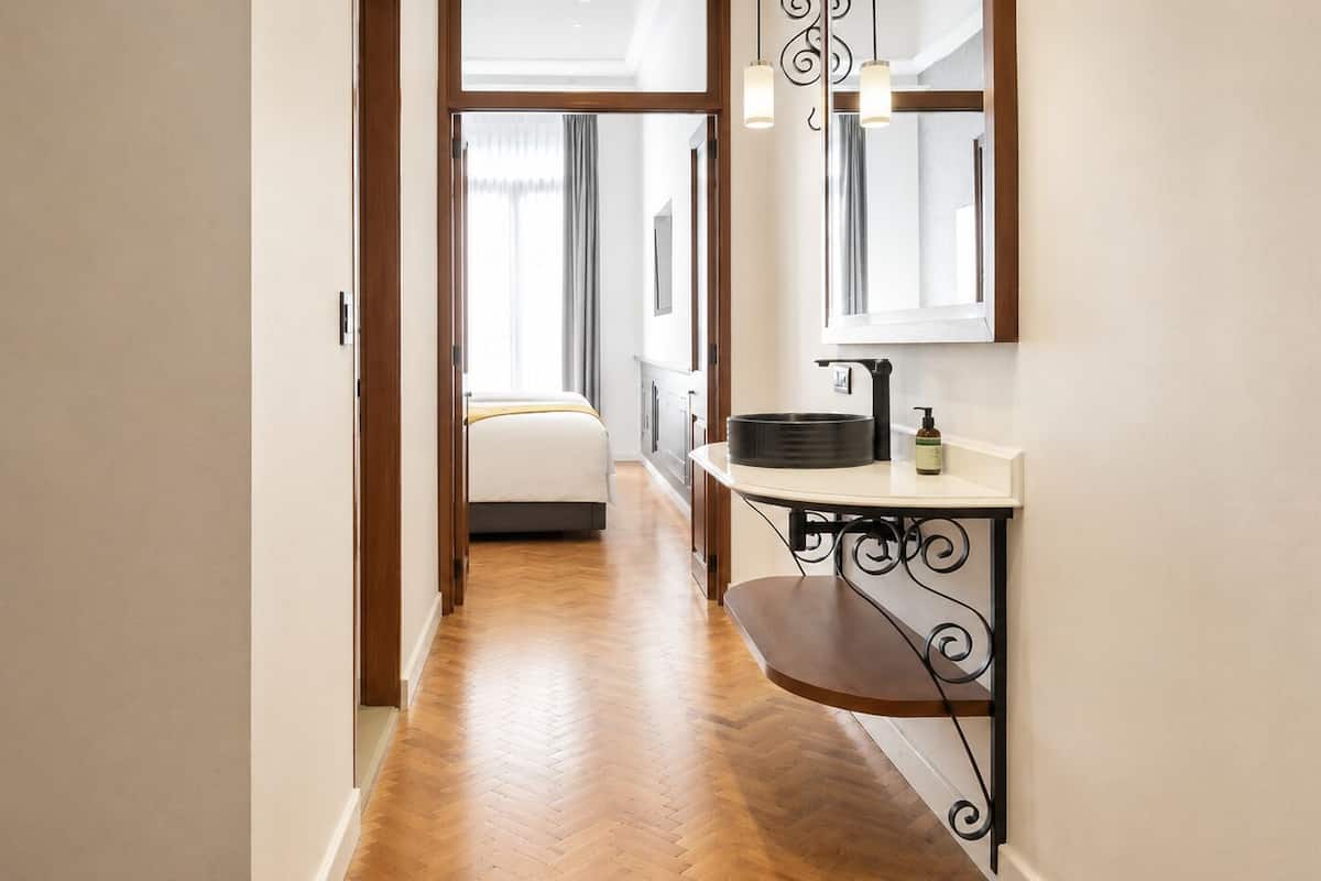 Junior Room, 1 King Bed, Balcony, City View