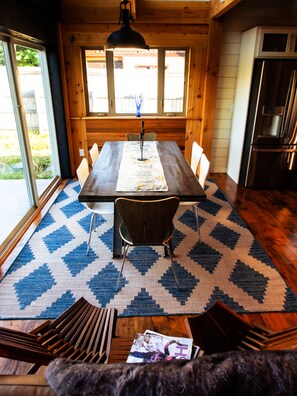 Chalet Classique, 3 chambres, cheminée, vue montagne | Restauration dans la chambre