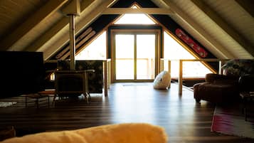 Classic Chalet, 3 Bedrooms, Fireplace, Mountain View | Living area | 50-inch flat-screen TV with digital channels, fireplace