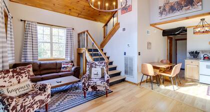 Modern-Rustic ‘Love Cabin’ in Cosby: Deck + Grill