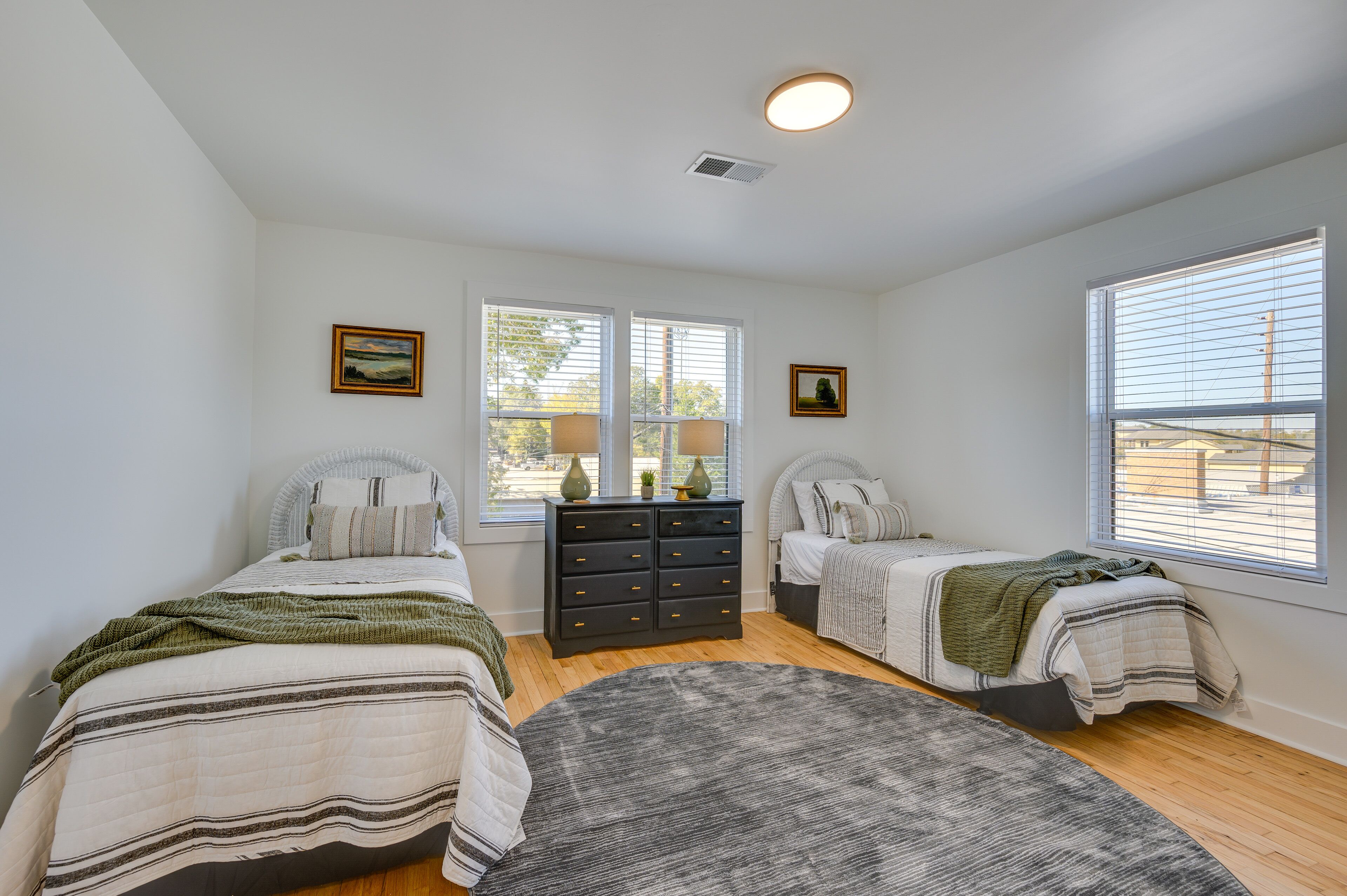 3 bedrooms, iron/ironing board, travel crib, internet