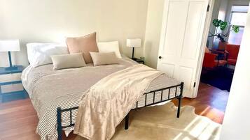 2 bedrooms, desk, iron/ironing board, free WiFi