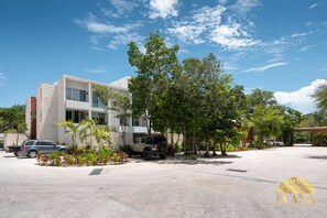 Free self-parking - NHOA 207C Lux 1BR Condo Pool View at Aldea Zama (Tulum)