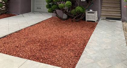 Contemporary 3bedrooms 2bathrooms in private top floor locates@safe neighborhood