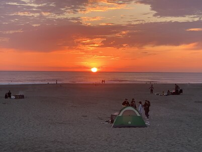 Contemporary 3bedrooms 2bathrooms in private top floor locates@safe neighborhood