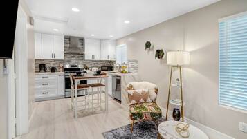 Frigorífic, microones, forn i placa de cuina