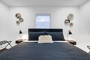 4 Schlafzimmer, Zimmersafe, Schreibtisch, Bügeleisen/Bügelbrett