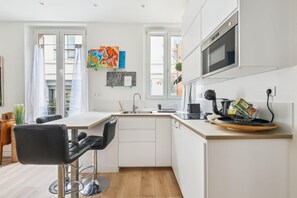 Fridge, microwave, oven, coffee/tea maker