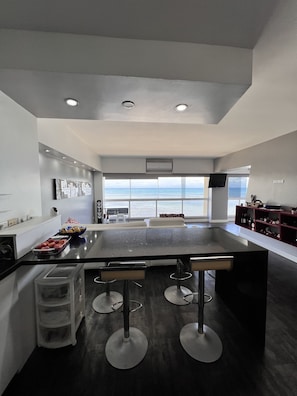 KĂŒhlschrank, Mikrowelle, Ofen, Herdplatte