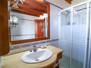 Shower, towels