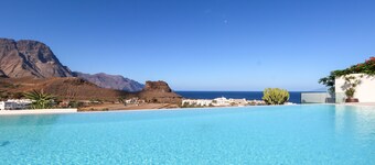 Agaete 2BR Coastal Retreat