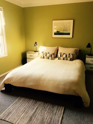 3 bedrooms, desk, iron/ironing board, WiFi