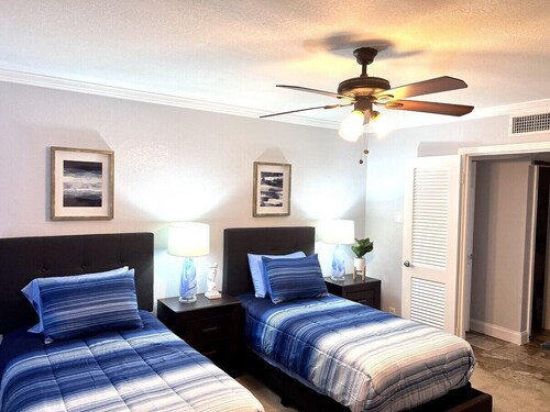 GP22B Spacious 2BD Condo | Pool | Grand Prairie