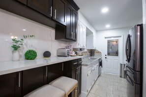 Mikrowelle, Ofen, Herdplatte, Geschirrspüler