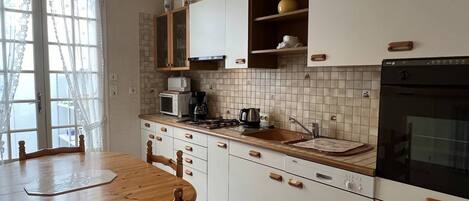 Kühlschrank, Mikrowelle, Ofen, Geschirrspüler