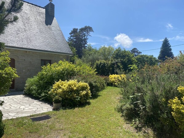 Property grounds - 102 - Beautiful Family Home in a Quiet Neighborhood (FREHEL)