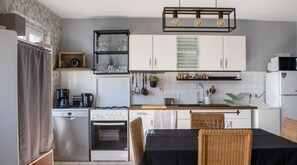 Frigorifero, microonde, forno, lavastoviglie
