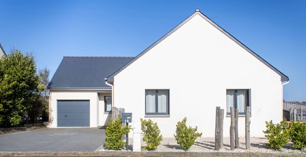 Exterior - 311 -Single storey house close to the beach (FREHEL)