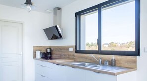 Kylskåp, mikrovågsugn, ugn och diskmaskin