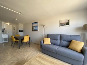 Living area - Sea-view studio in Val-André | 4 guests | Ref 1000 (PLENEUF VAL ANDRE)