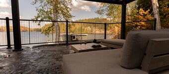 Luxury Lakefront 4200sqft Oasis ★ HotTub, BBQ