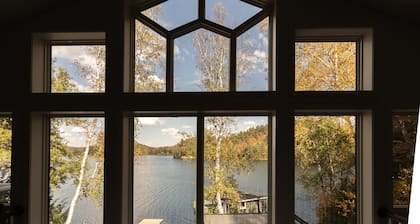 Luxury Lakefront 4200sqft Oasis â
HotTub, BBQ