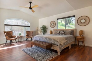 3 Schlafzimmer, Schreibtisch, Bügeleisen/Bügelbrett, Reisekinderbett