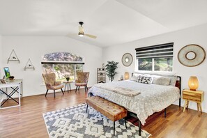 3 Schlafzimmer, Schreibtisch, Bügeleisen/Bügelbrett, Reisekinderbett