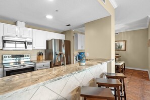 Fridge, microwave, oven, stovetop - Beautiful Sunset Views | South Harbour in Pensacola Beach | My Beach Getaways (Pensacola Beach)