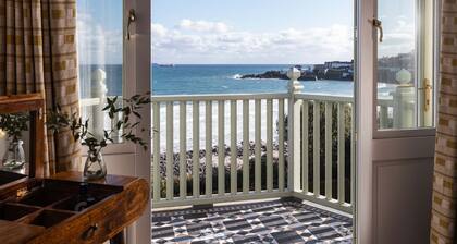 The Croft is a beautiful four bedroom detached retreat near Coverack.