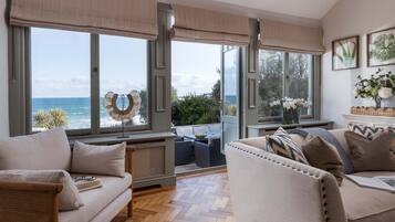 TV, fireplace, stereo