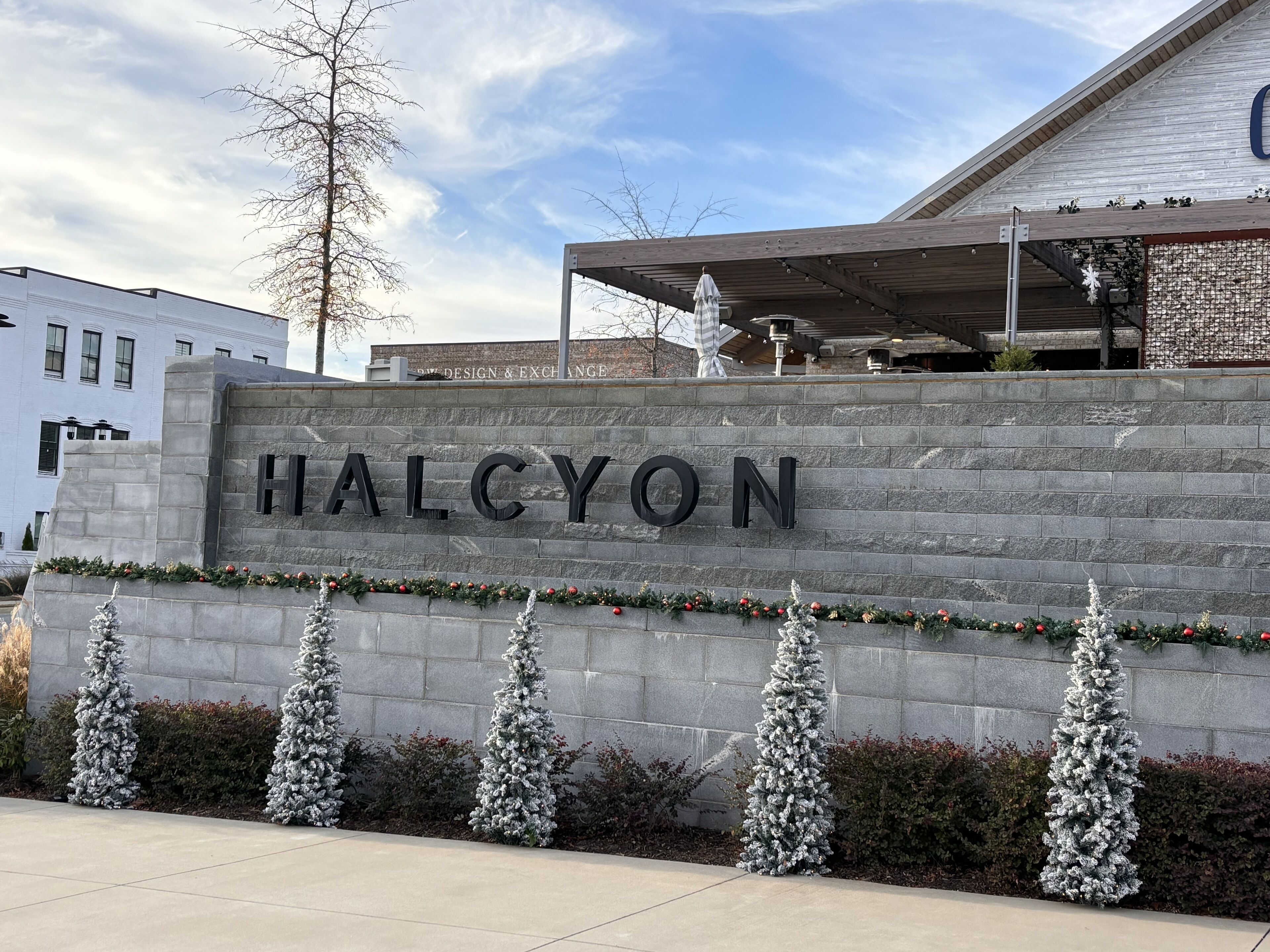 Modern elegance in midst of nature, shopping and entertainment