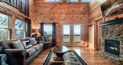 Cabin With Amazing Mountain Views! Sleeps 10! 8 Mins From The Strip!