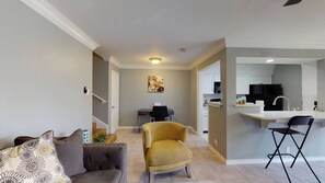 Smart TV, fireplace